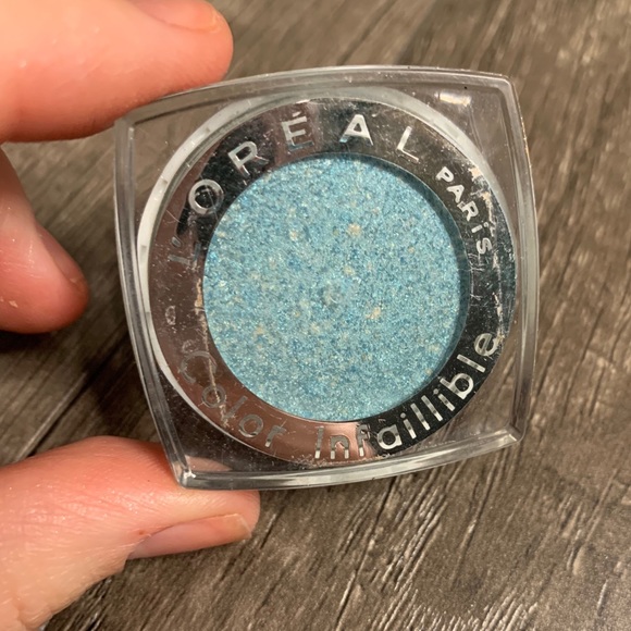 2 for $16 - L’Oreal Paris - Infallible 24 hr Eyeshadow - Innocent Turquoise - Picture 1 of 8